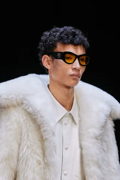 Look 8